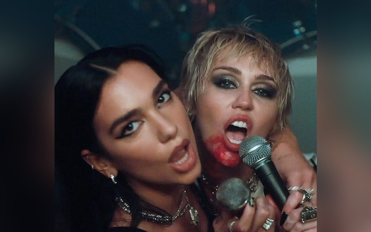 Real Lesbian Porn Miley Cyrus - Miley Cyrus Sends Foul-Mouthed Message to Her Exes in Steamy Music Video  With Dua Lipa