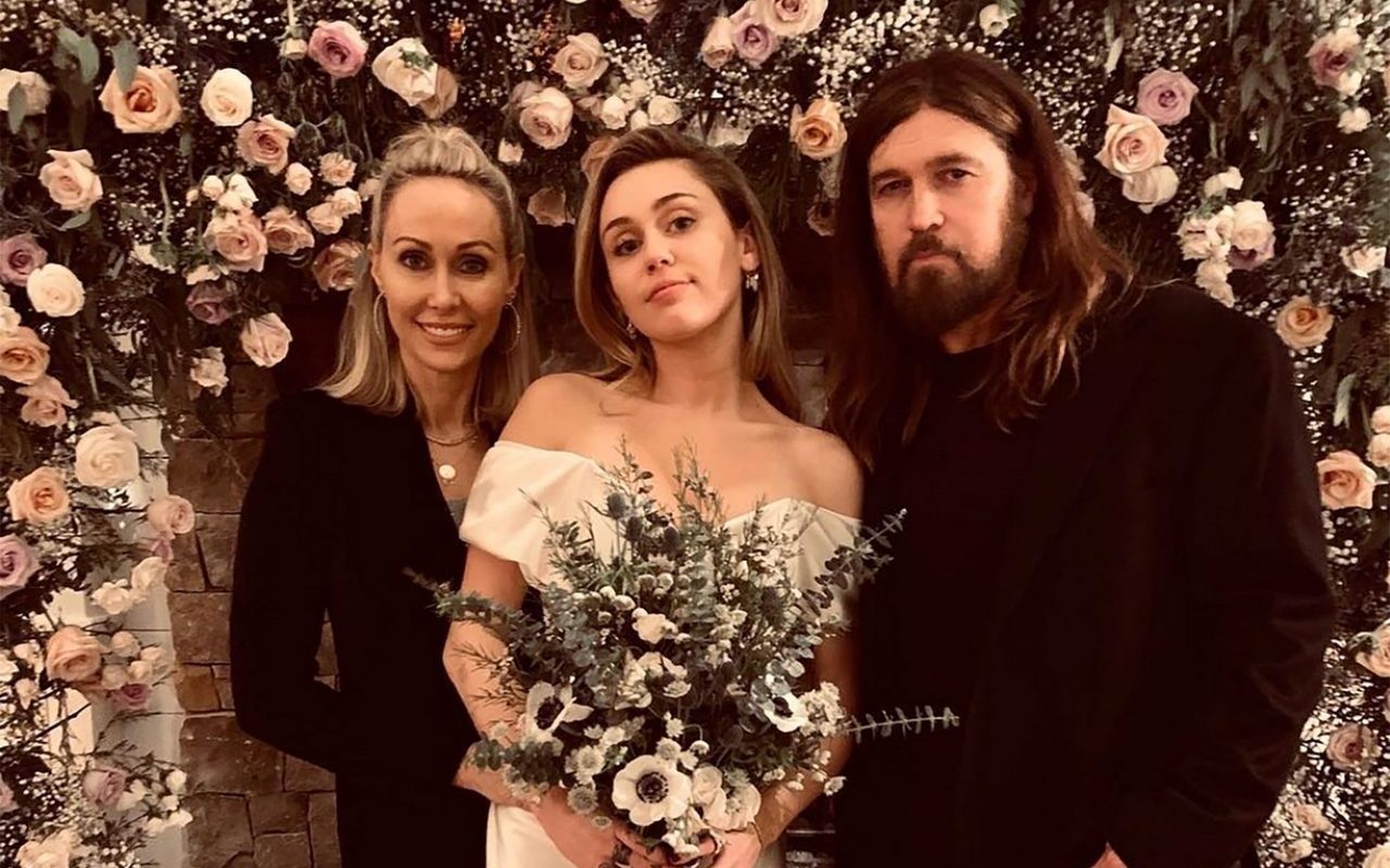 Miley Cyrus Reuniting With Family in Nashville for Christmas