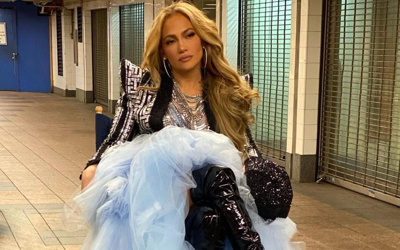 Jennifer Lopez Takes Over Subway Train at Times Square Ahead of New Year's Eve Gig