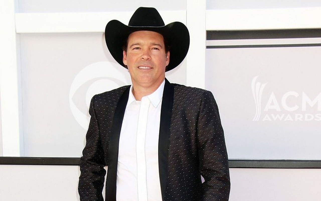 Clay Walker Shows Off Newborn Baby Boy