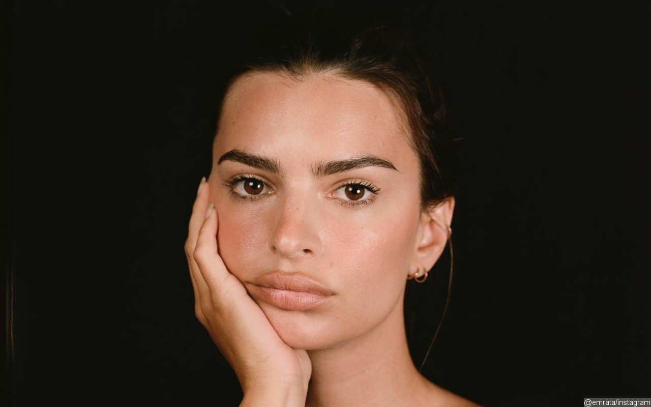 Emily Ratajkowski Cites Pregnancy as Reason for 'Puffy' Lips After Accused of Getting Lip Injections