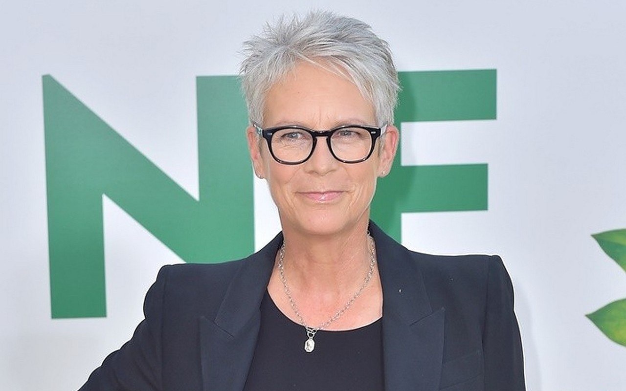 Jamie Lee Curtis Supports Fans With Addictions as She Marks 22nd Sober ...