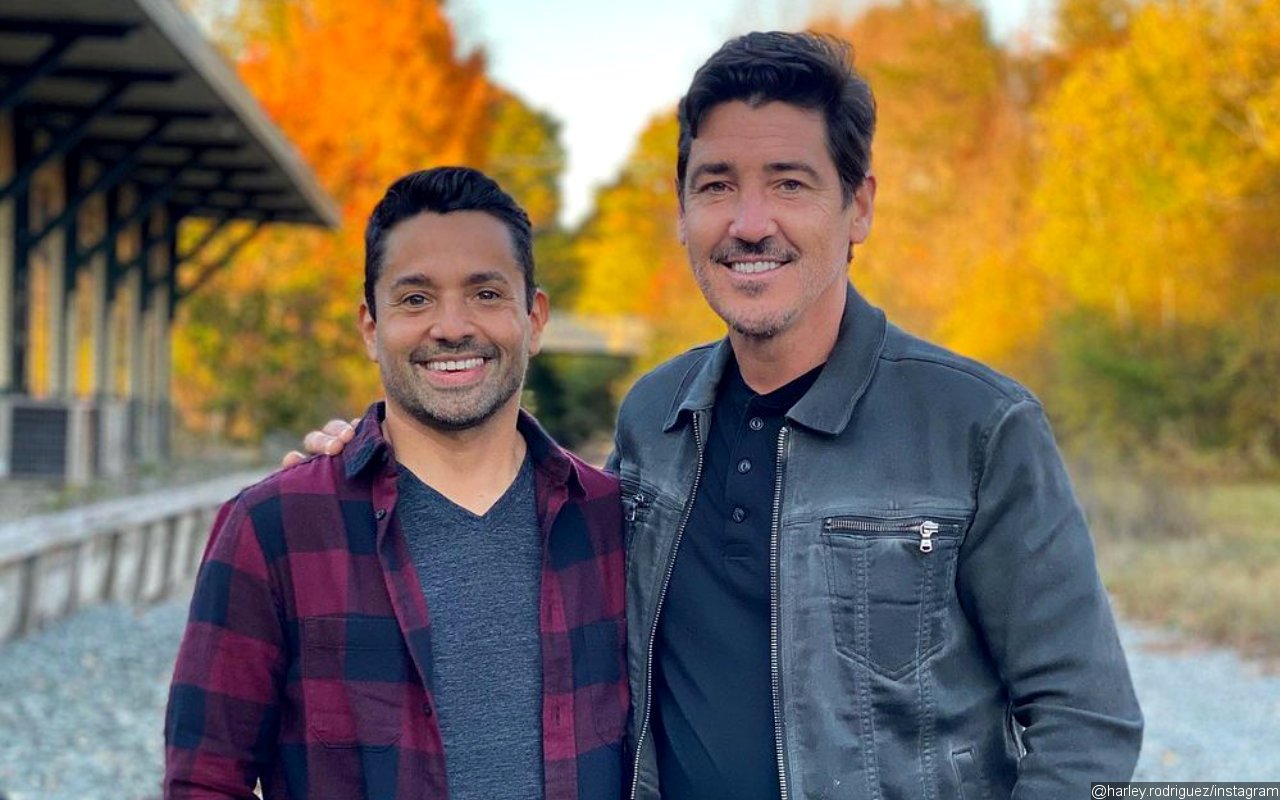 Jonathan Knight May Elope With Fiance Due to Never-Ending Pandemic
