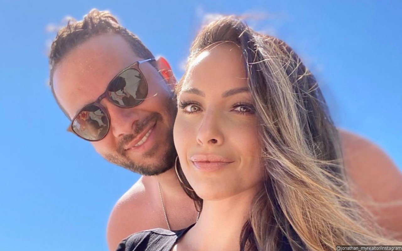 Jonathan Rivera and Fiancee Announce Pregnancy With Baby Bump Pic
