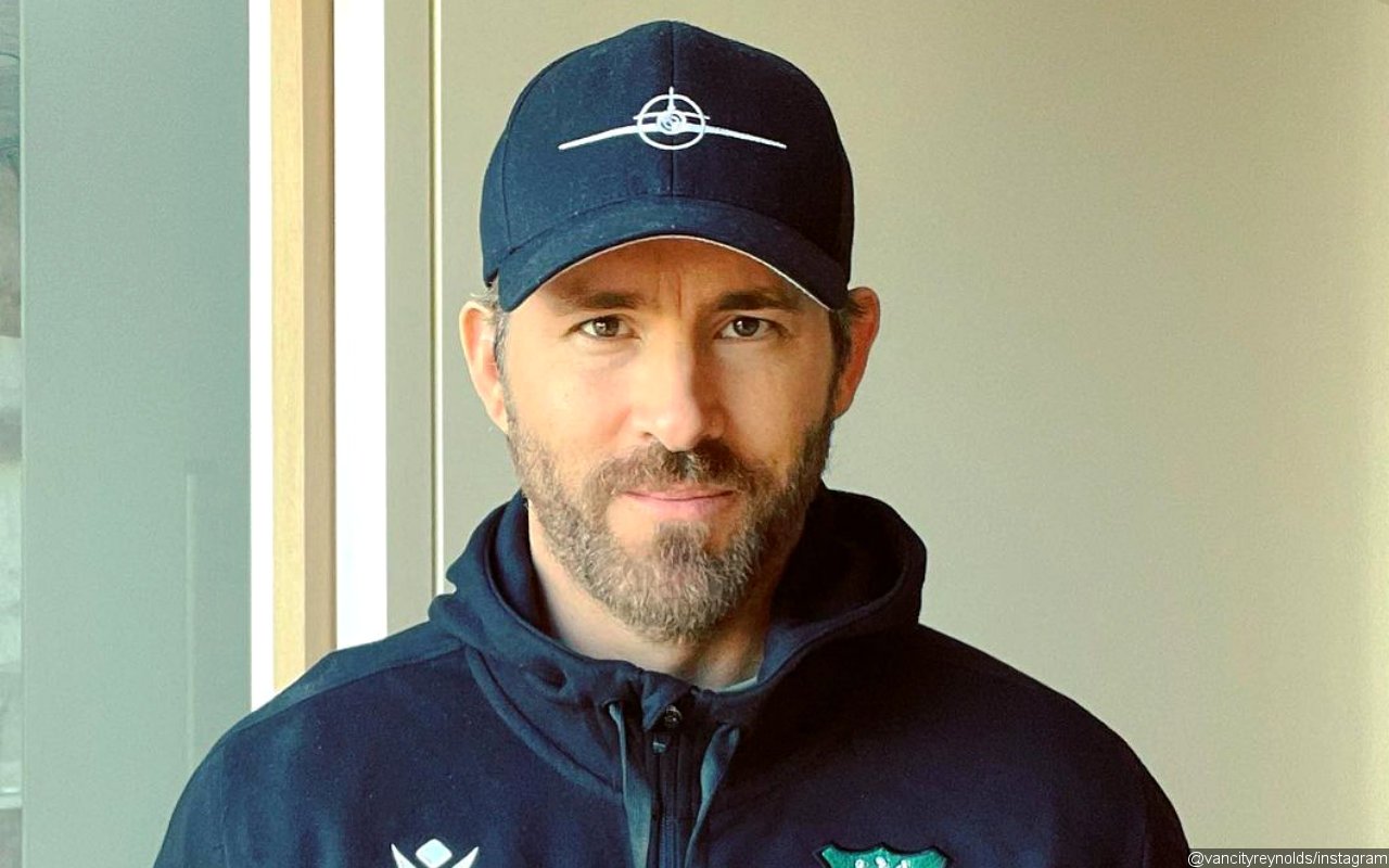 Ryan Reynolds Pokes Fun at His Style During COVID-19 Vaccination