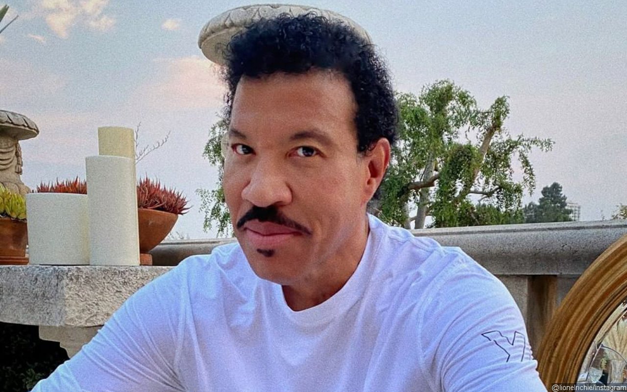 Lionel Richie Remembers Late Father Through Clasped Hands Sculpture
