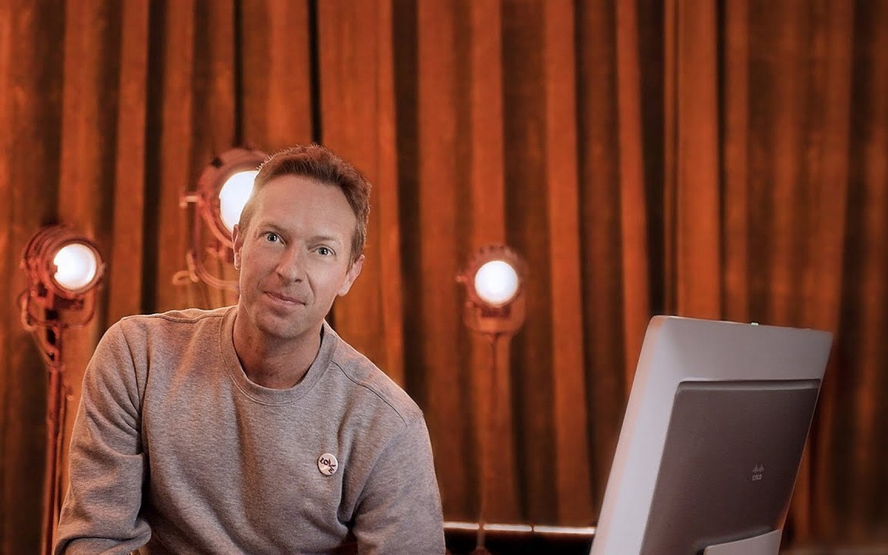 Chris Martin Gives Virtual Music Lesson to Teenage Students