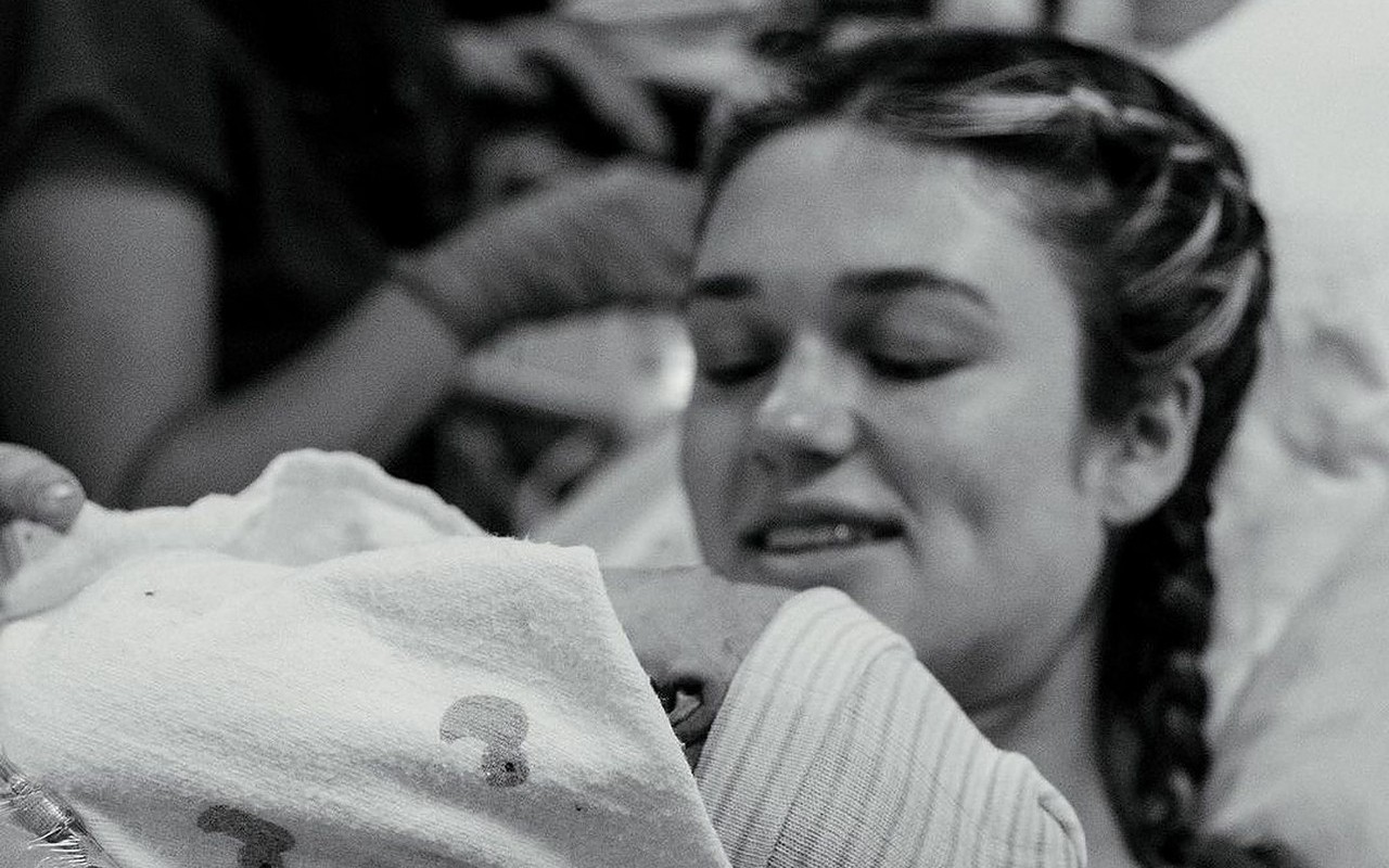Sadie Robertson Introduces Newborn Daughter Honey