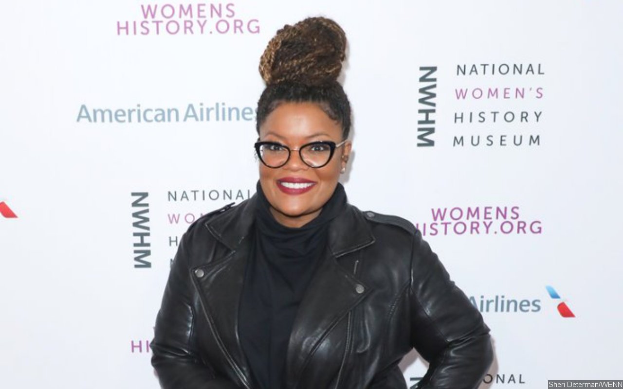 Yvette Nicole Brown 'Devastated' by Death of Her Mother Fran