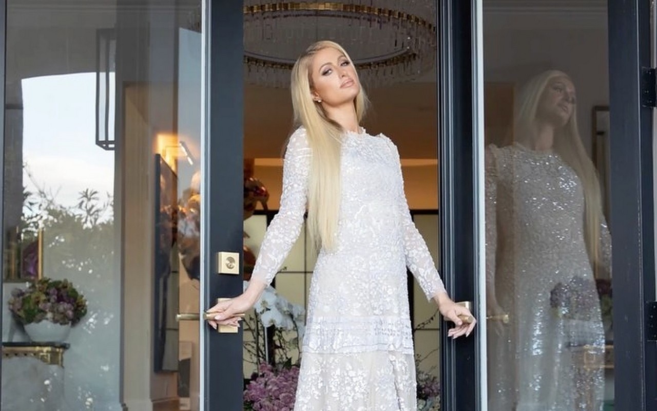 Paris Hilton to Get 'Searingly Honest and Deeply Personal' With New Memoir