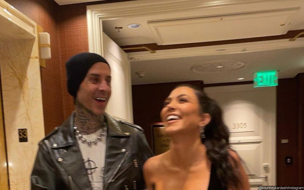 Kourtney Kardashian Helps Travis Barker Fly Again for 1st Time Since ...