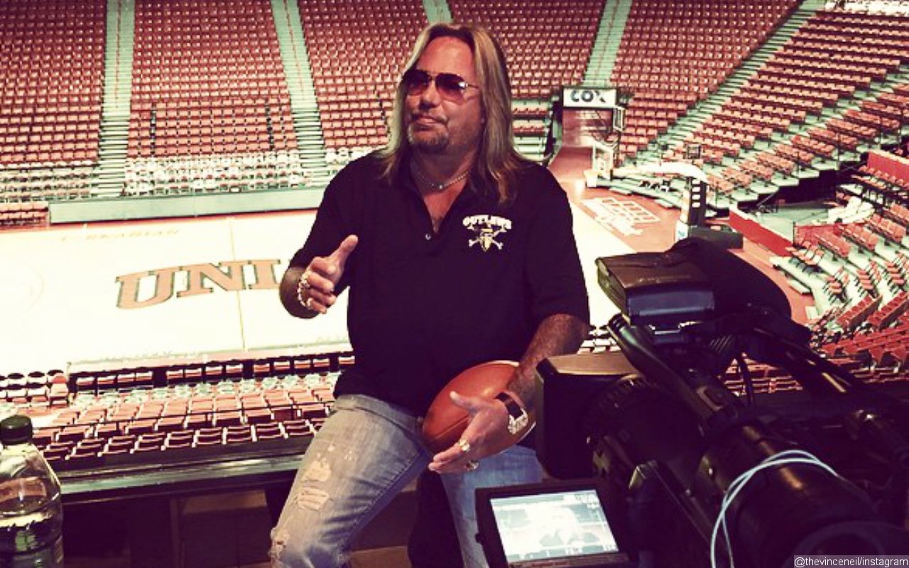 Vince Neil Recovering From Stage Fall That Broke His Ribs
