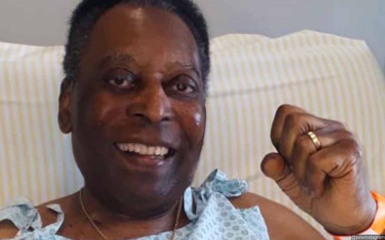 Pele Assures Fans He's Fine Following Colon Tumor Chemotherapy by Sharing Smiling Photo
