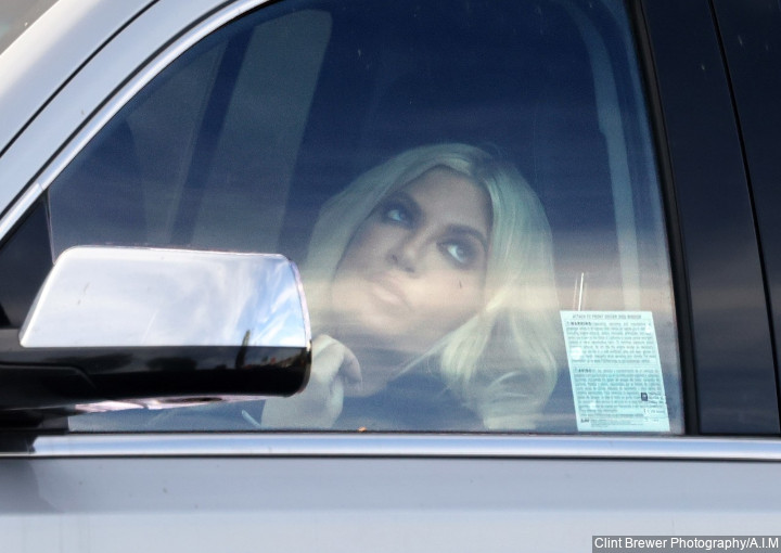 Tori Spelling Looks Annoyed While Accompanying Dean McDermott for COVID ...