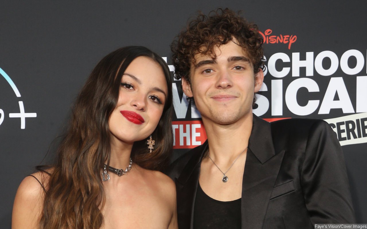 Olivia Rodrigo Poses With Ex Joshua Bassett On Red Carpet Post-'drivers 