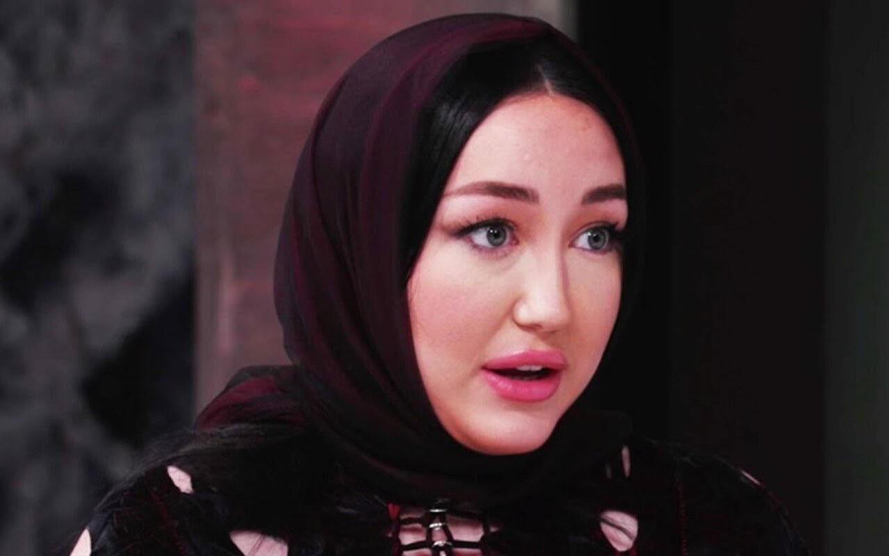 Noah Cyrus Talks About Pain of Growing Up With 'No Name' While Living Under Miley's Shadow