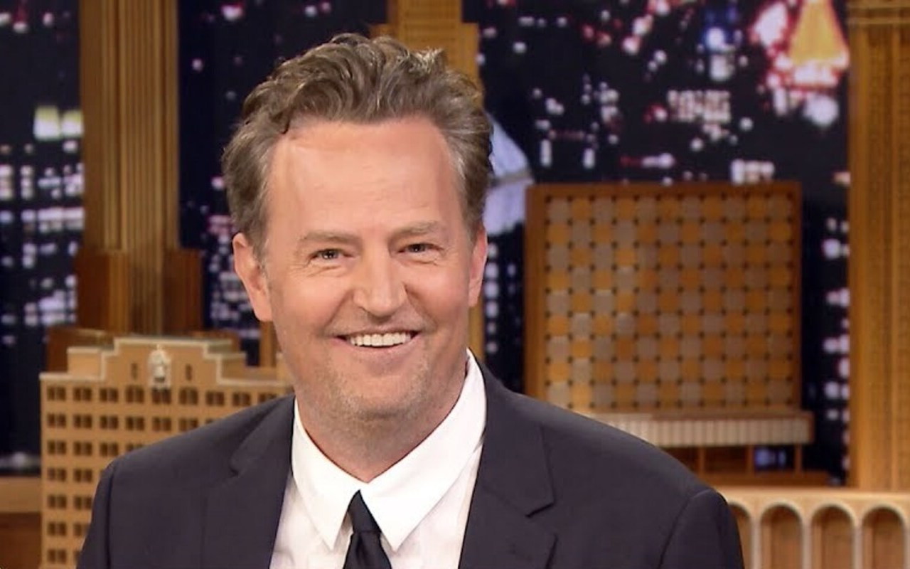 matthew-perry-says-stomach-scars-from-14-surgeries-remind-him-to-stay-sober