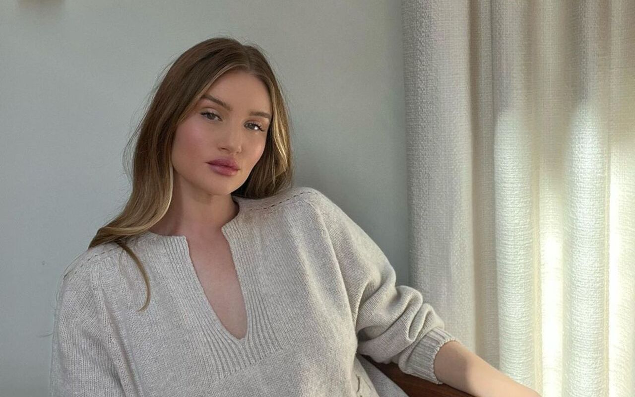 Rosie Huntington-Whiteley Often Gets Flashed by Fans, Explains Why
