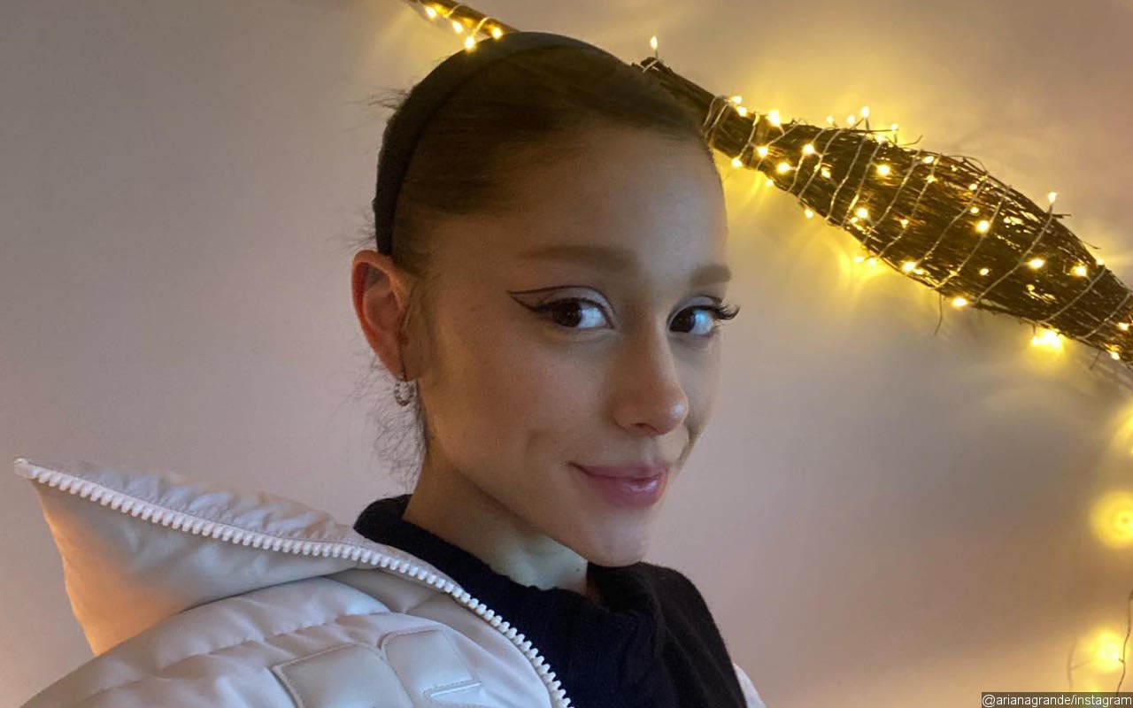 Ariana Grande Glowing and Incredibly Youthful in New Selfies Amid 'Wicked' Filming
