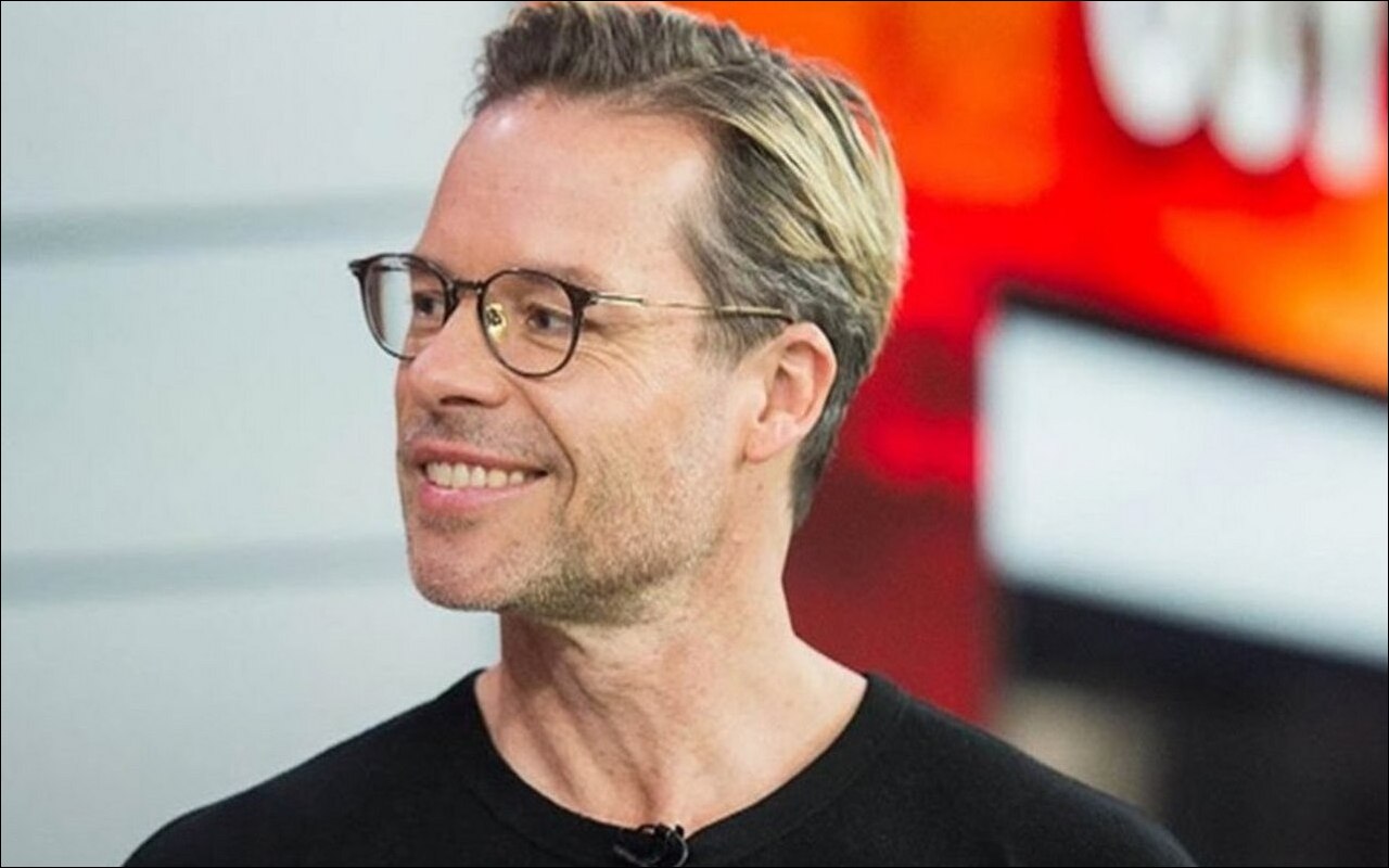 Guy Pearce Admits Helping to Raise His Disabled Sister Made Him Reluctant to Have Kids