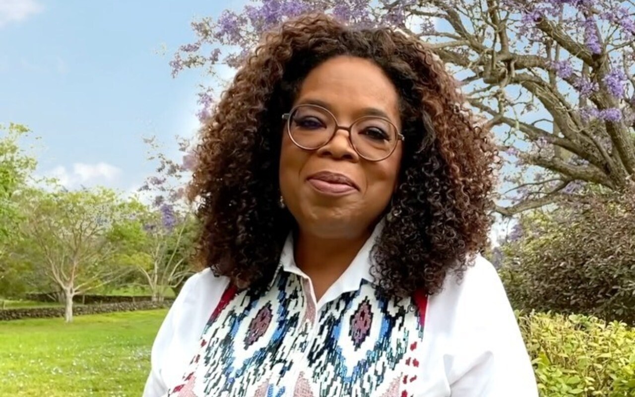 Oprah Winfrey Goes Viral as She's Shocked When Being Told Her $100 Christmas Gift Idea Is Too Pricey