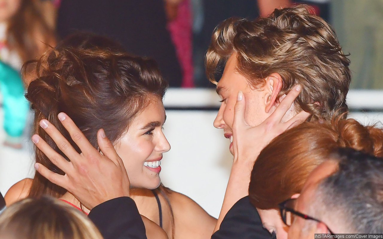 Austin Butler and Kaia Gerber Have Steamy Makeout Session 'All Night' at W Mag Bash 