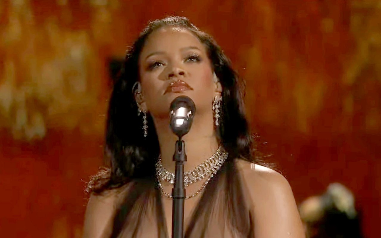 Oscars 2023 Rihanna Mesmerizes With First Live 'Lift Me Up' Performance