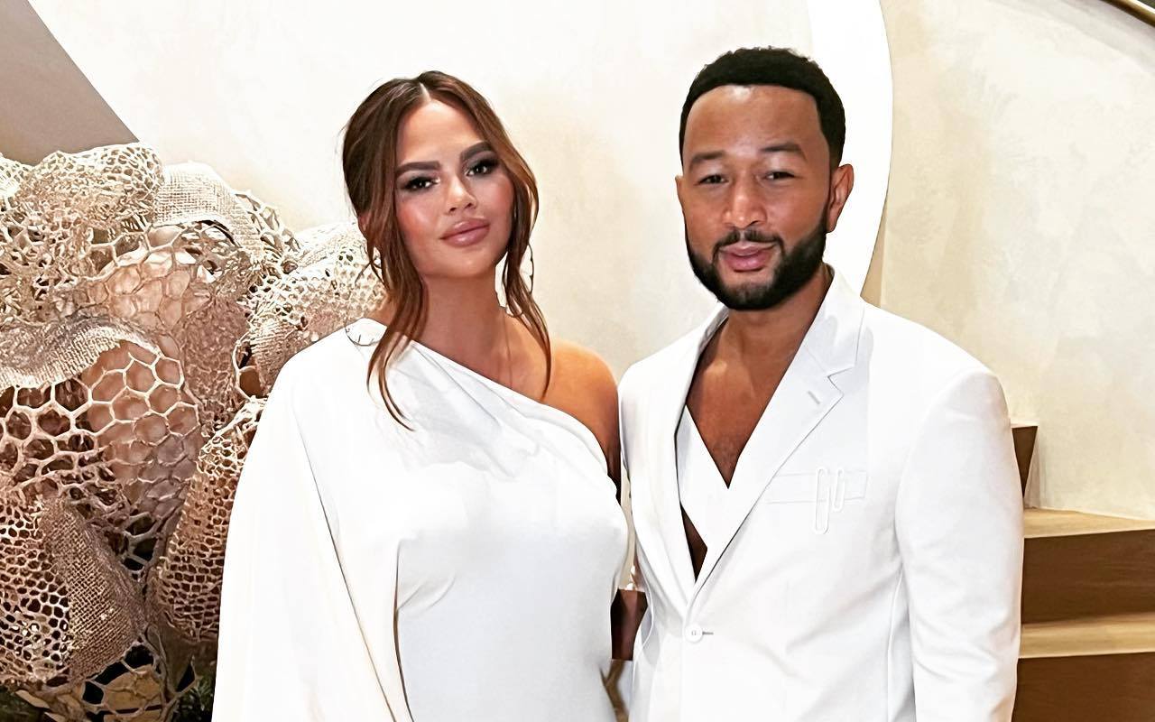 Chrissy Teigen And John Legend Forced To Lock The Door To Keep Their Sex Life Alive 6943