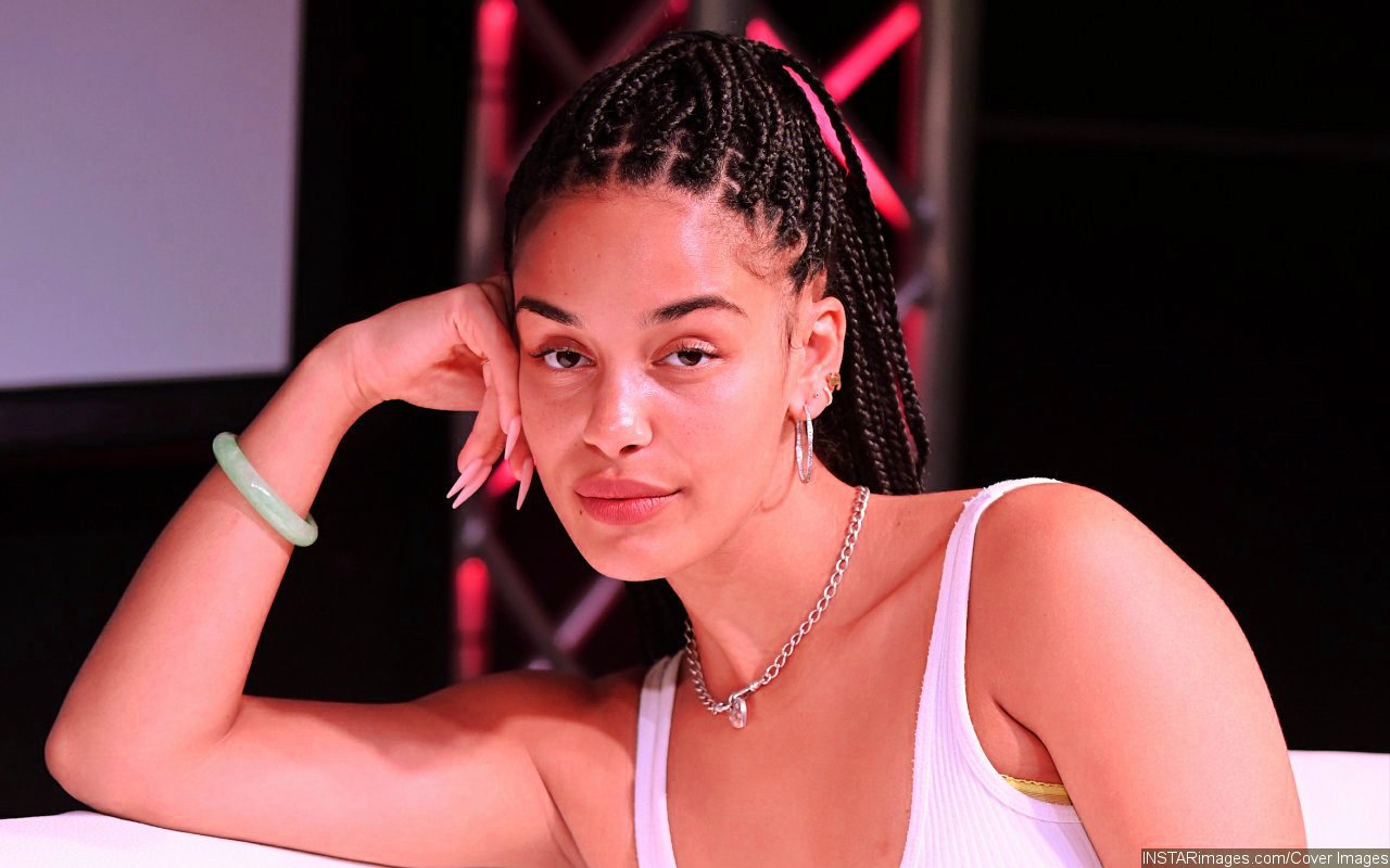 Jorja Smith Defended by Fans Against Body-Shaming Comments