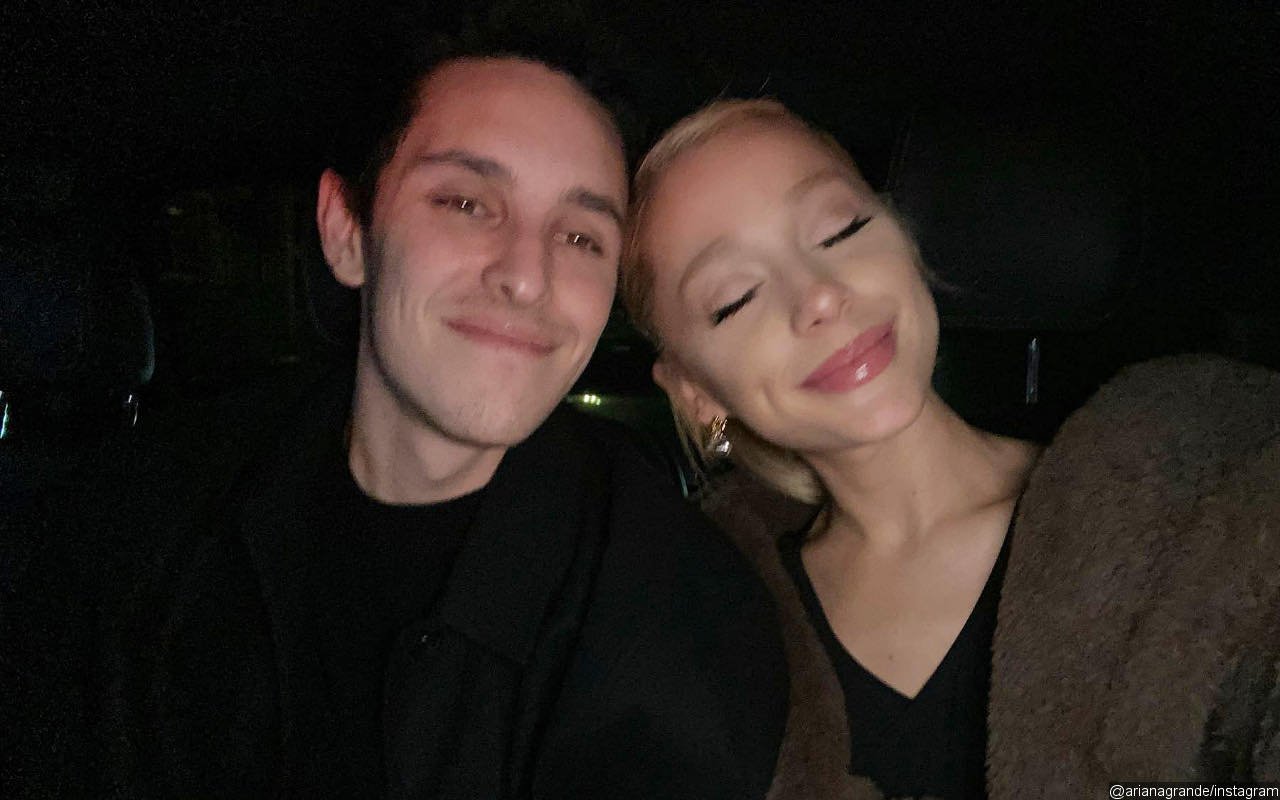 Ariana Grande's Husband Dalton Gomez Visited Her in London in 'Last Ditch Attempt' to Save Marriage