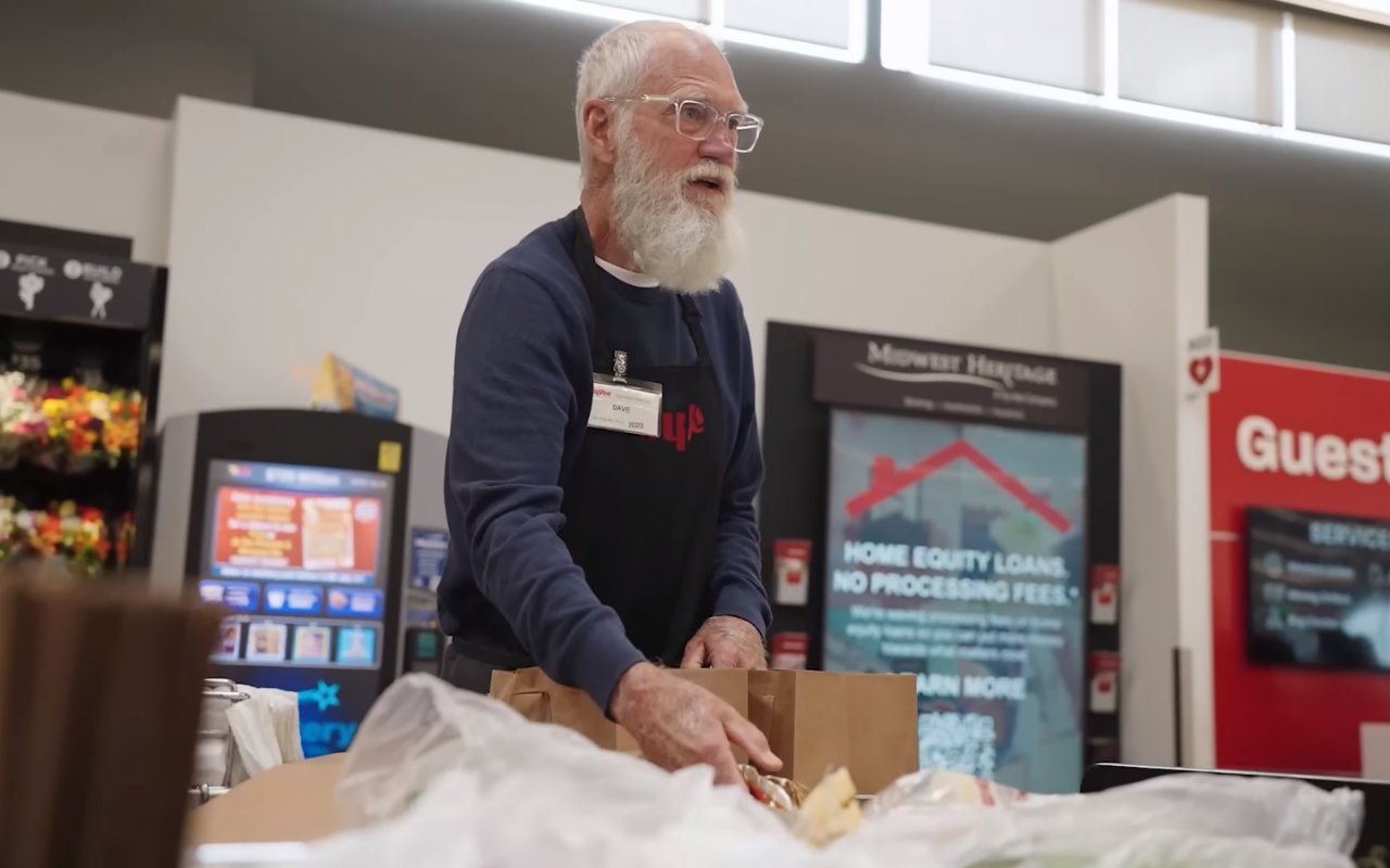 David Letterman Snacks on Cold Soup and Eats Stuff Off the Floor During Surprise Grocery Store Stint