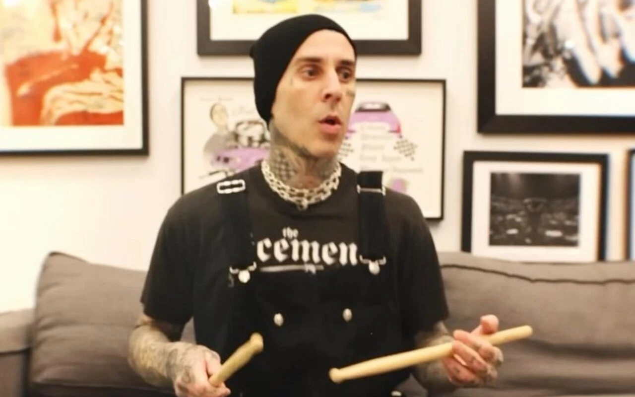 Travis Barker Visits Prayer Room Amid 'Urgent' Family Issue After ...