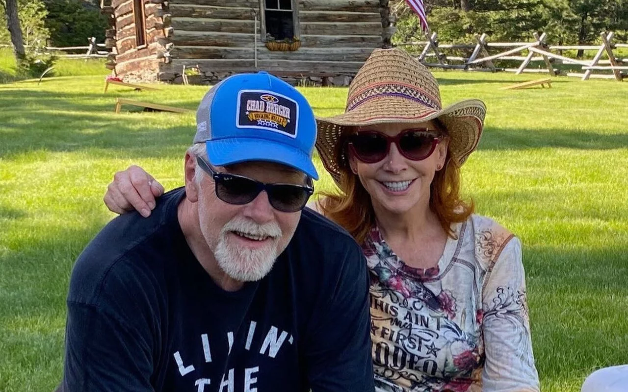 Reba McEntire Talks About Dating Boyfriend Without 'Physical Contact' for 6 Months