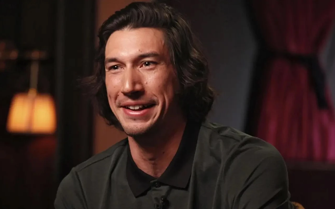 Adam Driver Sings His Christmas List to Santa While Playing Piano on 'SNL'