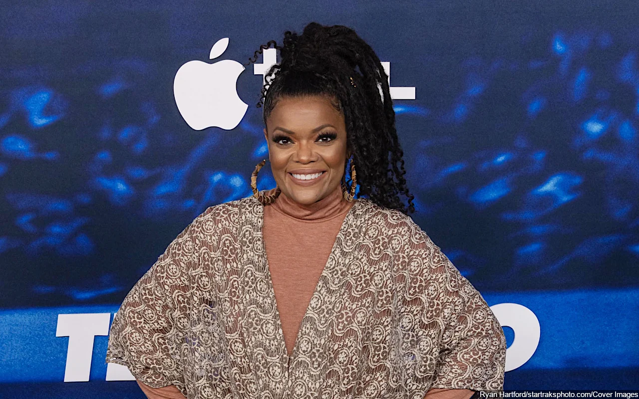 yvette-nicole-brown-announces-engagement-to-anthony-davis