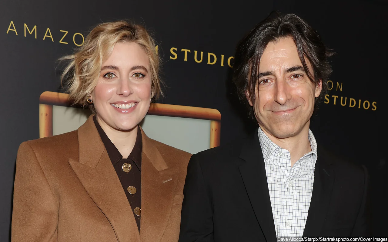 Greta Gerwig Flashes Wedding Ring on NYC Day Out With Husband Noah ...