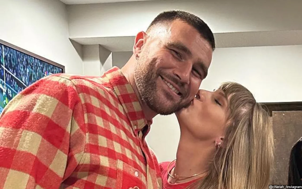 Travis Kelce Attempts to Stay Cool as Crowds Go 'Absolutely Insane' Over Taylor Swift at NFL Game