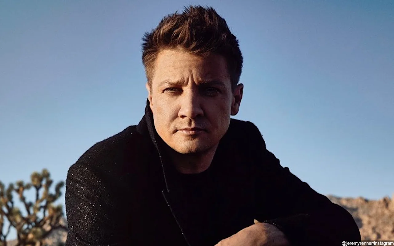 Jeremy Renner Allegedly Sending Lewd Pic to Ex-Con Girlfriend, Accused of Disrespecting Her Family