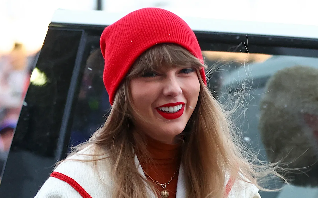 Taylor Swift Has Cool Response To Haters Booing Her At Travis Kelce's ...