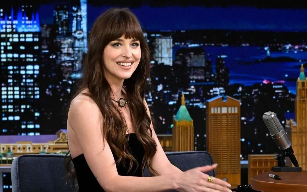 Dakota Johnson Insists She's 'Not a Monster' After Saying She Could Sleep for 14 Hours 
