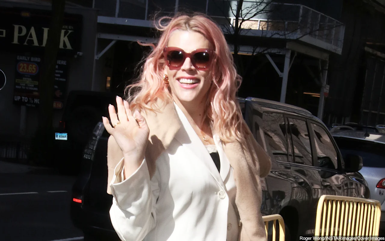 Busy Philipps Has to 'Continually Hustle' to Afford Costs for Red Carpet Looks