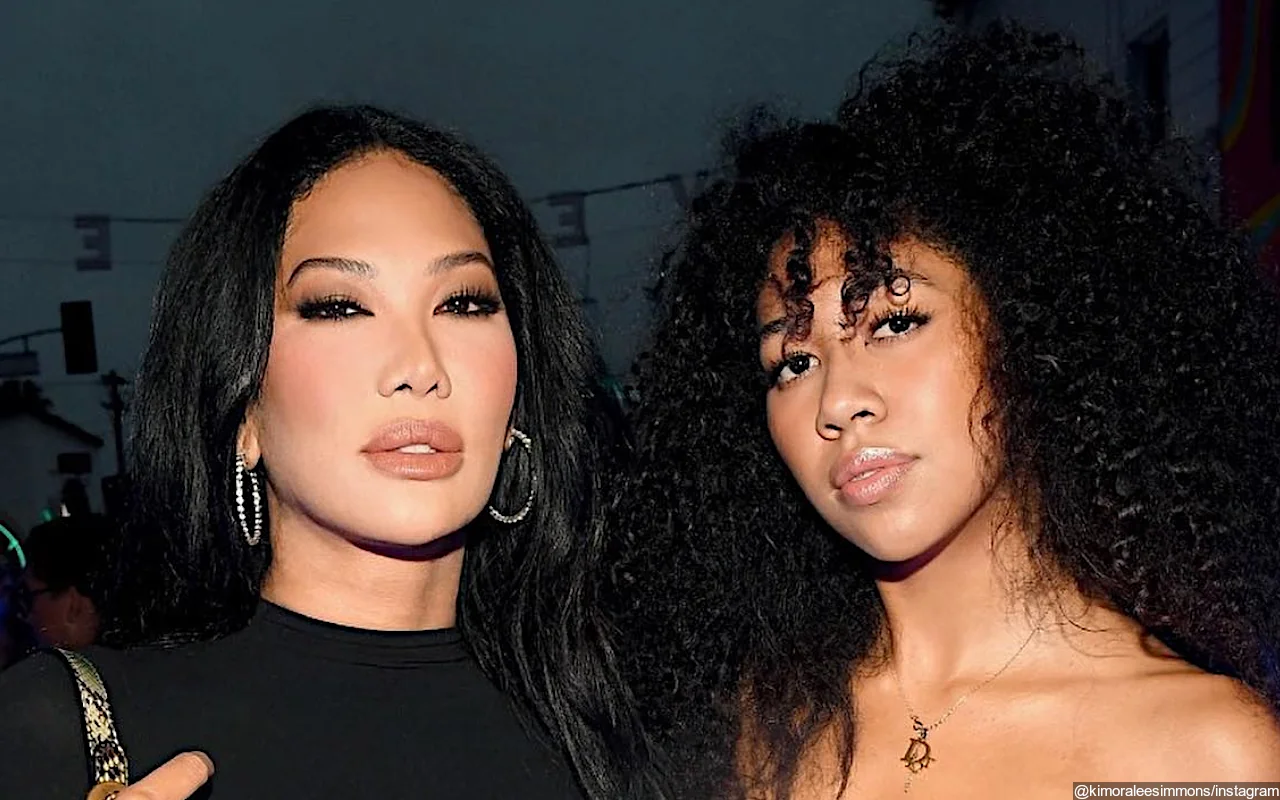 Aoki Lee Simmons Gets Cryptic in New Post After Mom Kimora Claims She's 'Embarrassed' by Vittorio As