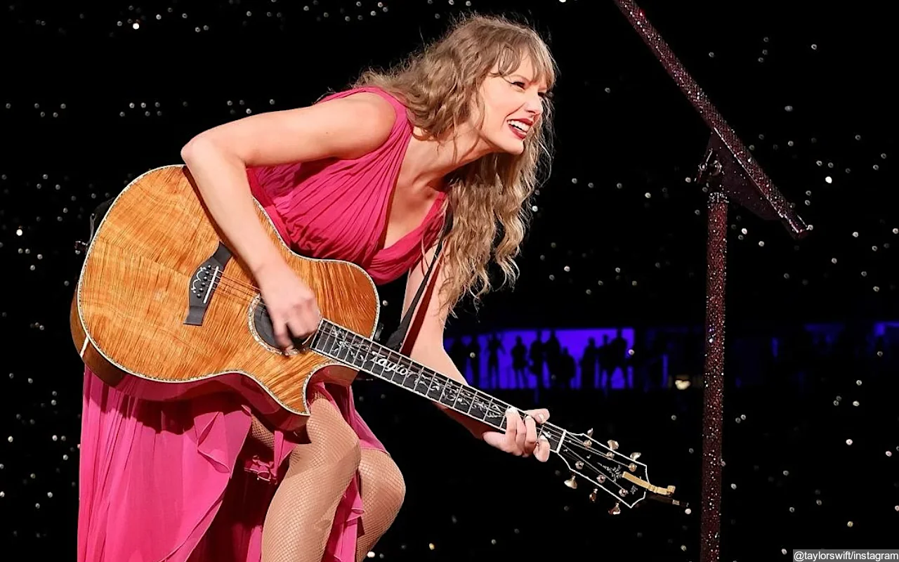 Taylor Swift Delights Fans with Surprise Song Mashups at Edinburgh Concert