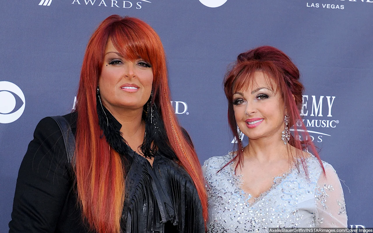 Wynonna Judd Feels Close to Late Mother Naomi, Talks to Her on Stage 