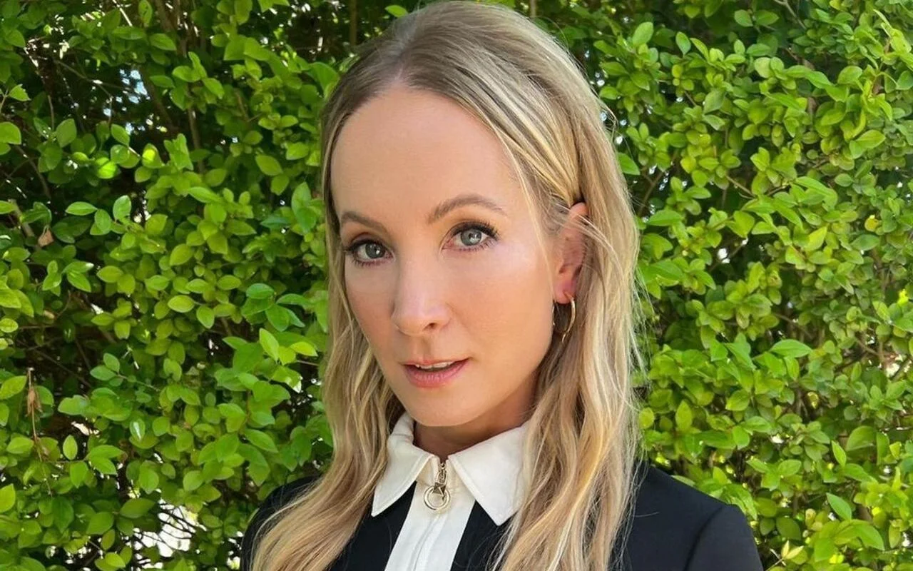 'Bridgerton' Star Joanne Froggatt Pregnant With Her First Baby, Debuts Baby Bump on Red Carpet