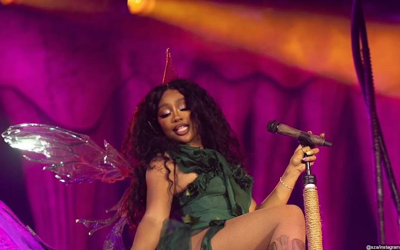 SZA Concludes Glastonbury Festival With Sound Issues