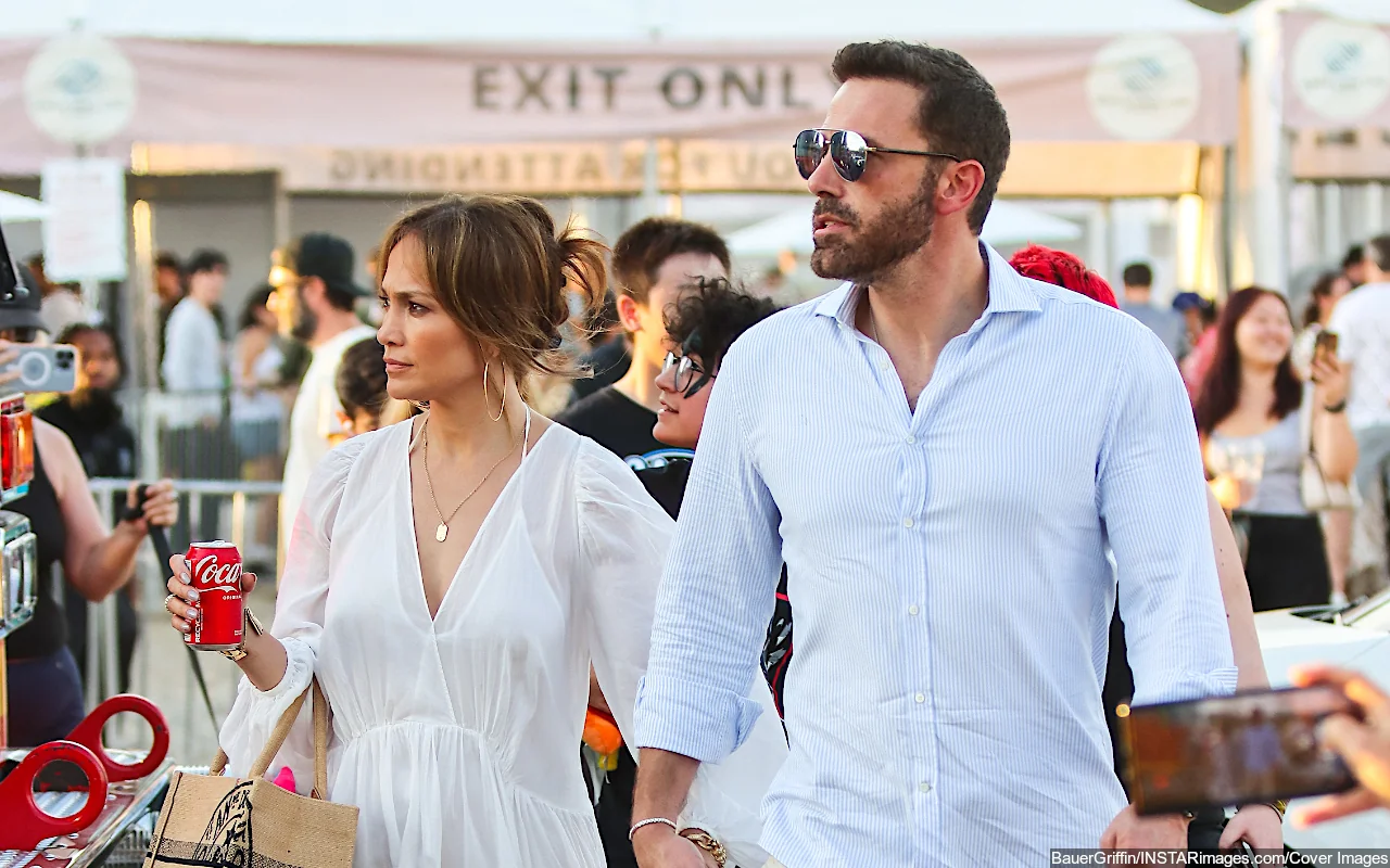 Cheerful Ben Affleck Flashes Wedding Ring After Spending July 4th Away ...