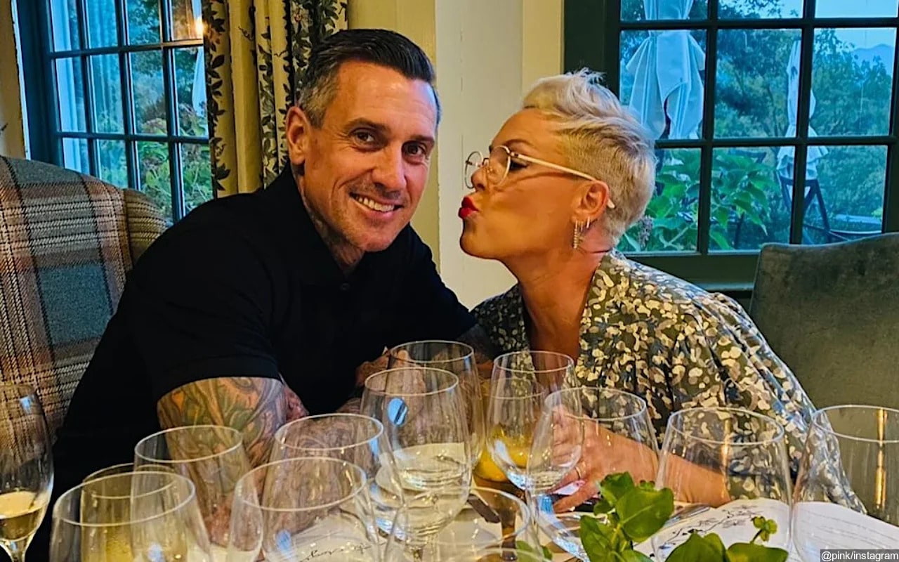 Pink Playfully Roasts 'Frustrating' Yet 'Amazing' Husband Carey Hart in ...