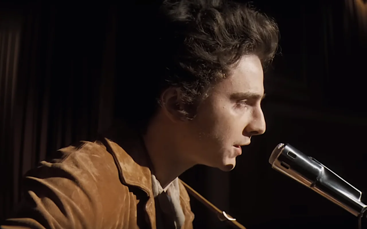 Timothee Chalamet Transforms Into Bob Dylan In First 'A Complete ...