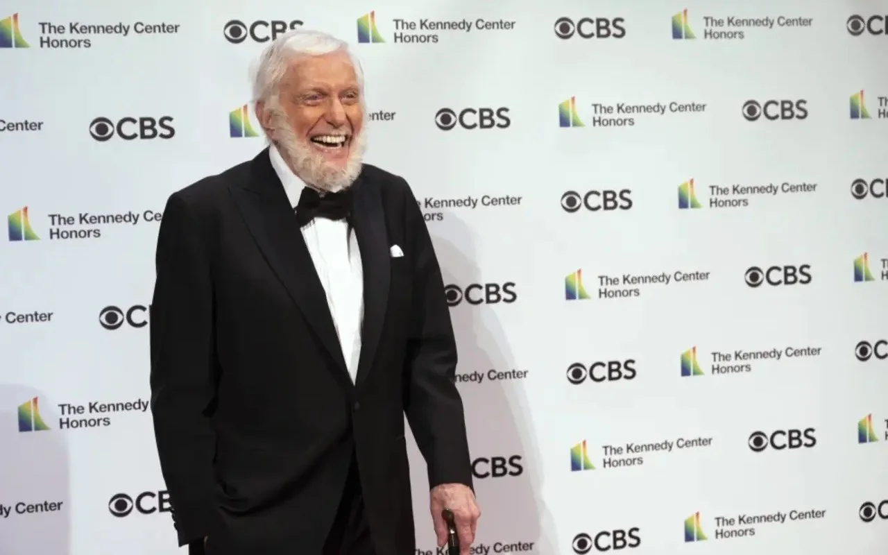 Dick Van Dyke Crawled To His Car During Malibu Wildfire Escape Before ...